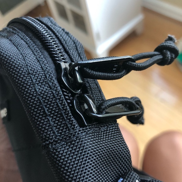 SOLD- Supreme bag - Picture 6 of 8